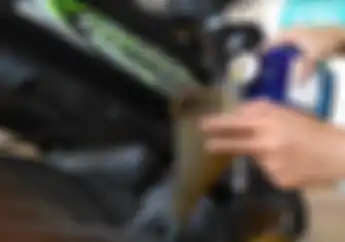 Bukan Hoax, Mau Motor Makin Irit Bensin Sampai 16,9 Persen? Pakai Oli Encer Solusinya 