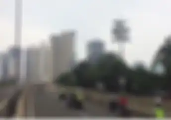 Video Detik-detik Polisi Mengepung Pemotor Nakal di Flyover Casablanca 