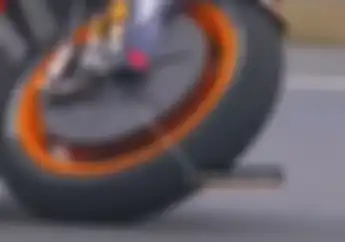 Jarang yang Tahu, Kenapa Cakram Depan Motor MotoGP Ditutup Cover Saat Balap Berlangsung Hujan