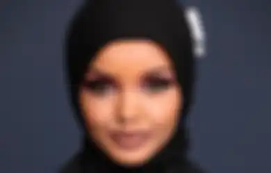 5 Baju Lebaran ala Halima Aden, Supermodel Hijabi Pertama Dunia