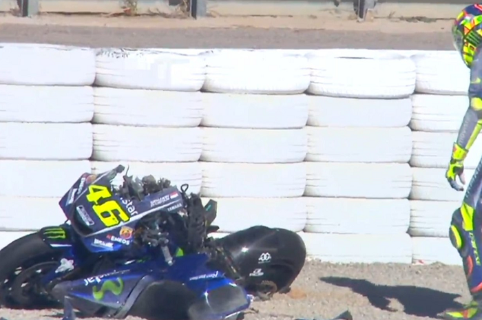 Valentino Rossi crash di ujicoba di Valencia