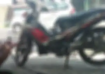 Terungkap! Ini Dia Alasan Si Lay Tambal Ban Kasih Ludah Ke Pentil Ban