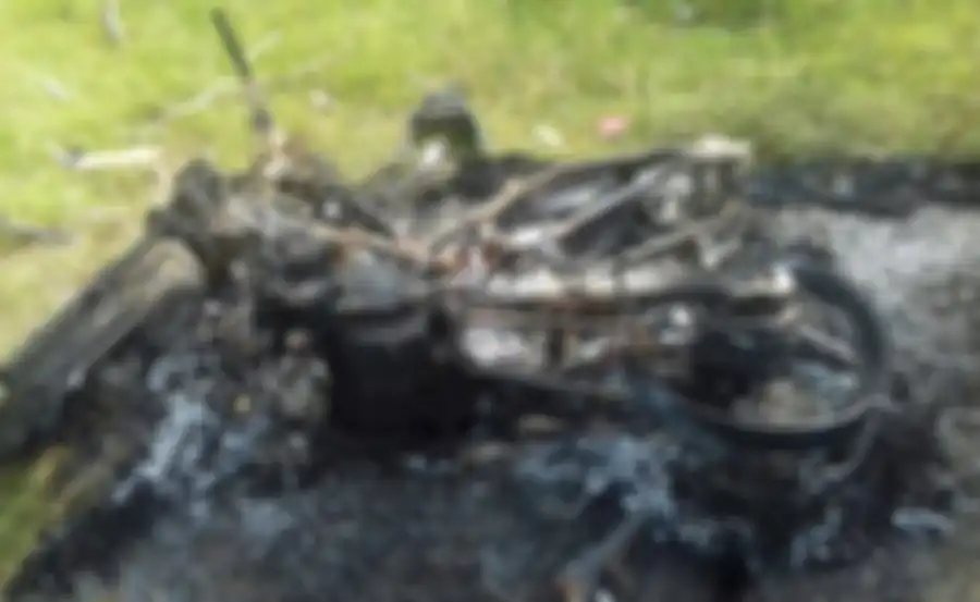 Dahsyatnya tabrakan hingga motor ludes