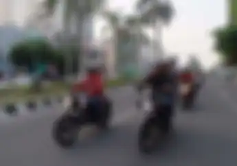 Masa Iya, Aki Motor Jadi Tekor Cuma Karena Kebiasaan Kecil Begini?