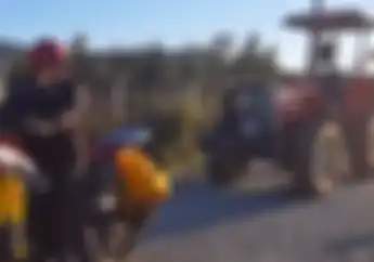 Gokil! Honda CRF1000L Africa Twin Enggak Jerit Saat Narik Traktor