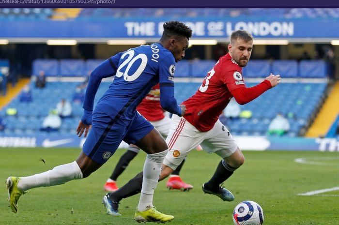 Pemain sayap Chelsea, Callum Hudson-Odoi, menggiring bola saat melawan Manchester United dalam laga pekan ke-26 Liga Inggris 2020-2021, Minggu (28/2/2021) pukul 23.30 WIB di Stadion Stamford Bridge