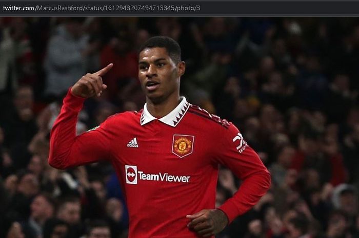 Selebrasi Marcus Rashford usai mencetak gol ke gawang Charlton Athletic