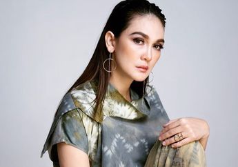 Bukan Busana Lamaran Seperti Syahrini, Luna Maya jadi Sorotan Saat Pakai Setelan Batik Modern di Foto Terbarunya