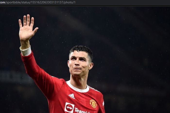 Penyerang Manchester United, Cristiano Ronaldo, dikabarkan berniat hengkang pada bursa transfer musim panas  2022.