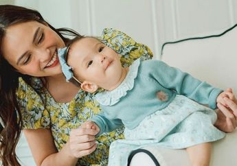 Cerita Tentang Kebiasaan Minum Susu sang Buah Hati, Shandy Aulia Galau Gegara Sebentar Lagi Harus Berhenti Beri ASI pada Putrinya: Tapi Nanti Tetep Nempel Sama Mommy ya...