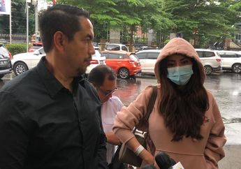 Ayu Aulia Jalani Pemeriksaan Sebagai Tersangka di Polres Jakarta Selatan, Akui Kondisinya Kurang Sehat