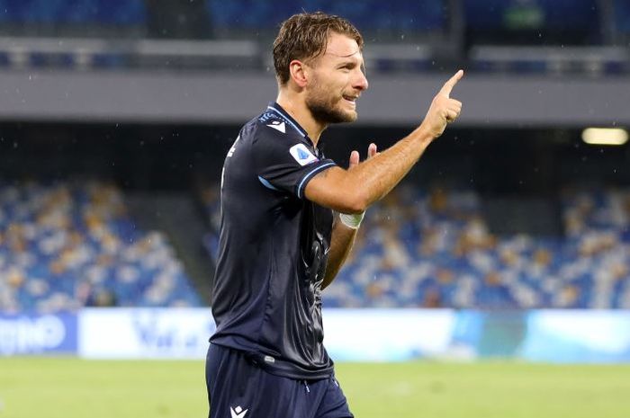 Ciro Immobile merayakan gol dalam pertandingan Napoli vs Lazio.