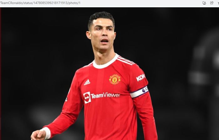 Momen Cristiano Ronaldo menjadi kapten Manchester United saat melawan Wolverhampton Wanderers pada laga pekan ke-21 Liga Inggris 2021-2022 di Stadion Old Trafford, Senin (3/1/2022).