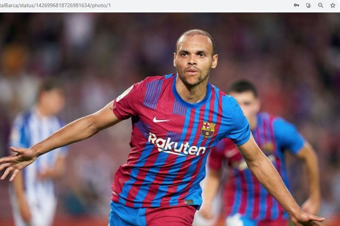 Penyerang Barcelona, Martin Braithwaite, merayakan golnya ke gawang Real Sociedad pada pekan pertama Liga Spanyol 2021-2022, Minggu (15/8/2021).