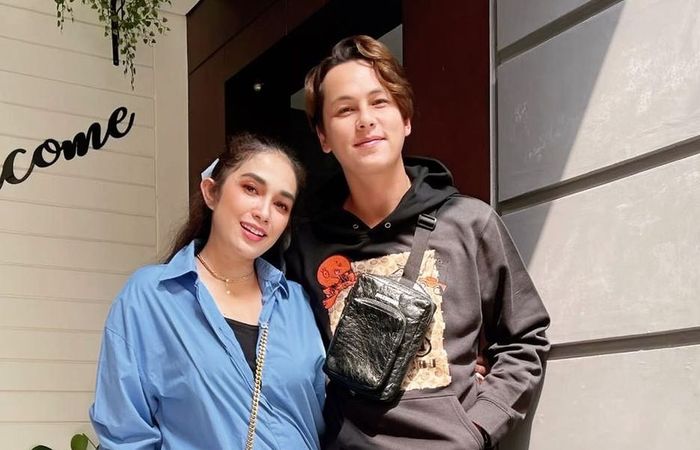 Andhika Pratama dan Ussy Sulistiawaty tampak selalu harmonis.