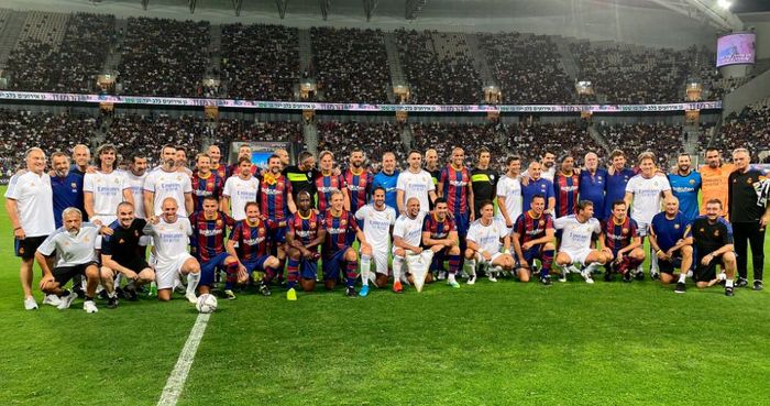 Mantan pelatih timnas Indonesia, Luis Milla saat tampil di El Clasico, Rabu (21/7/2021).