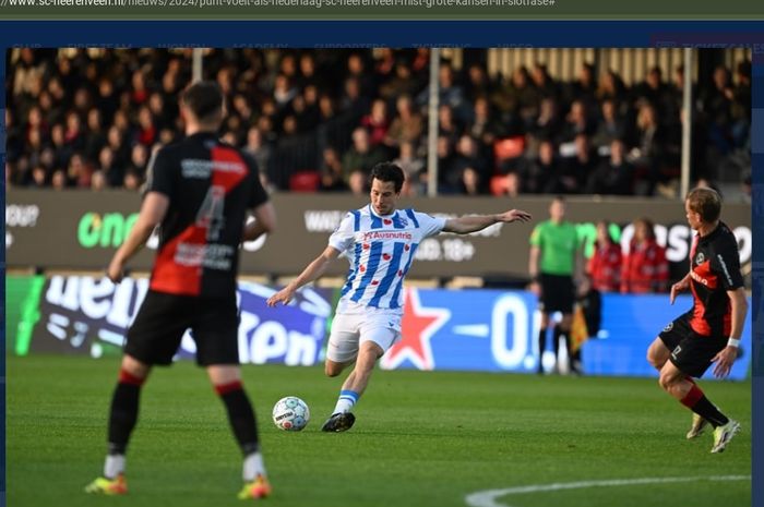 Aksi gelandang timnas Indonesia, Thom Haye, saat membela SC Heerenveen di Liga Belanda (3/5/2024).