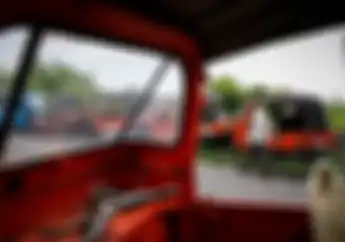 Kendaraan Berwarna Oranye Ini Dahulu Bagian Dari Jakarta, Sekarang Kondisinya Menyedihkan