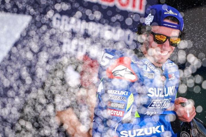 Selebrasi pembalap Suzuki Ecstar, Alex Rins usai melakoni seri MotoGP Spanyol 2019, Minggu (5/5/2019)