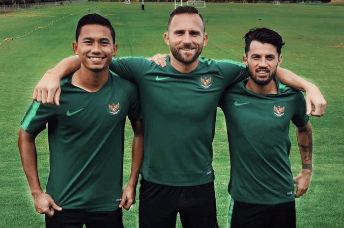 Pemain Bali United, Ricky Fajrin, Ilija Spasojevic, dan Stefano Lilipaly, ketika berlatih bersama skuuat timnas Indonesia.