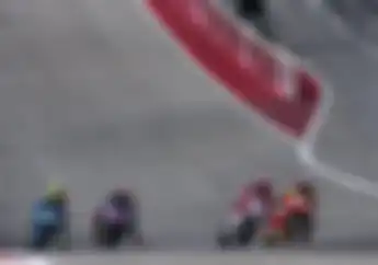 Test Rider Suzuki Ungkap Alasan Kenapa Pembalap MotoGP Doyan Julurin Kaki Pas Lagi Ngerem