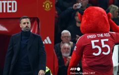 Man United dan Van Nistelrooy Terpongkeng di Kandang, Semakin Dekati Zona Degradasi