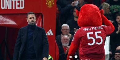 Man United dan Van Nistelrooy Terpongkeng di Kandang, Semakin Dekati Zona Degradasi