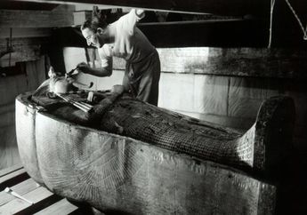Raja Tutankhamun: Bagaimana Sebuah Makam Mampu Menyihir Dunia?