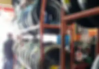 Jarang yang Sadar, Mengganti Ban Motor Saat Musim Hujan Bahaya, Taruhannya Nyawa