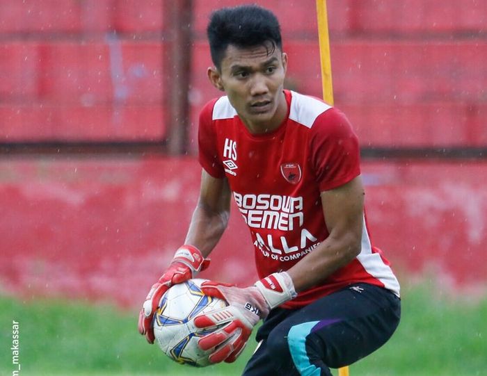 Kiper PSM Makassar, Hilman Syah, saat menjalani latihan.