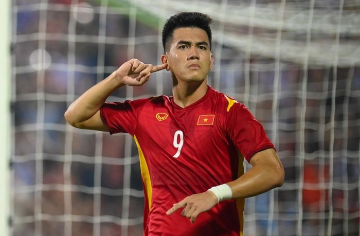 Striker Vietnam Nguyen Tien Linh sangat percaya diri bisa mengalahkan Timnas Indonesia.