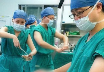 Ih Ngeri! Robot Rusak Tusuk Seorang Pekerja dengan 10 Batang Baja