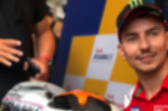 Jorge Lorenzo hadir di Kuala Lumpur untuk kegiatan promosi sponsor. Ngarep banget bisa balapan