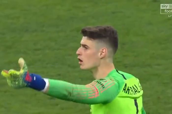 Kiper Chelsea, Kepa Arrizabalaga, menolak diganti dalam laga final Piala Liga Inggris melawan Manchester City di Stadion Wembley, Minggu (24/2/2019).