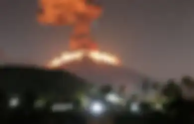 Penerbangan Dibatalkan Karena Abu Vulkanik Gunung Agung: Ternyata Abu Vulkanik Bisa Ledakan Mesin Pesawat