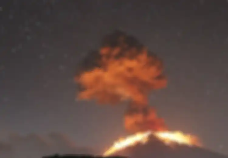 Gunung Agung Kembali Meletus: Legenda Gunung Agung, Potongan Gunung Mahameru yang Jatuh di Tanah Bali saat Diangkat oleh para Dewa