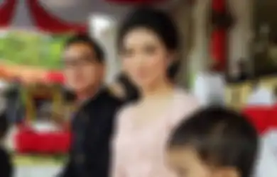 Hadiri Rapat PKK Kota Solo, Selvi Ananda Kepergok Bawa Tas Mewah yang Disembunyikan di Belakang Tubuhnya, Digadang-gadang Harganya Puluhan Juta Rupiah!