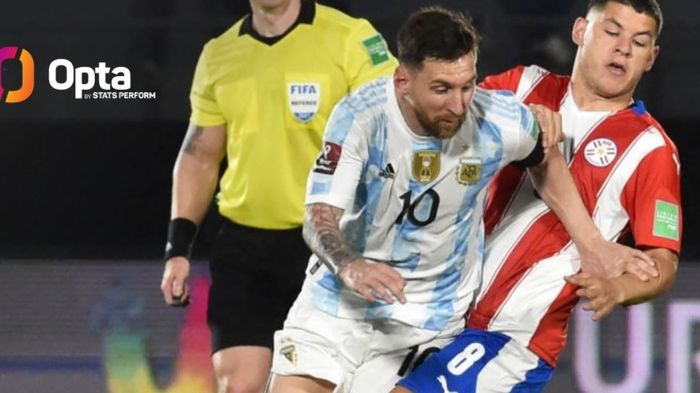 Megabintang timnas Argentina, Lionel Messi, beraksi dalam laga Kualifikasi Piala Dunia 2022 Zona Amerika Selatan kontra timnas Paraguay di Stadion Defensores del Chaco, Kamis (7/10/2021).