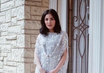 Nindy Ayunda Tak Kuasa Menahan Tangis di Samping Jenazah Sang Ayah