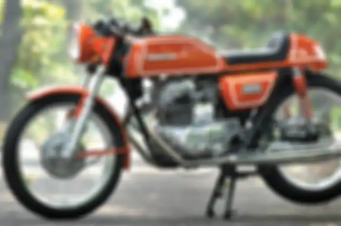 Honda CB200 1976 caf&eacute; racer old skool garapan Eko Jaya Motor yang bermarkas do di Jl. Karang Tengah Raya No.67, Jakarta Selatan