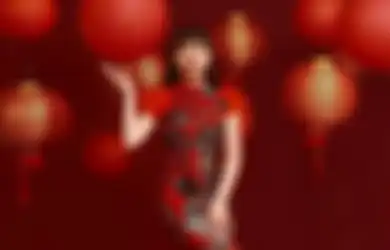 Celine Evangelista Tampil Anggun Pakai Gaun Cheongsam di Pemotretan Imlek 2021, Netizen Singgung Stefan William: Suaminya Mana?