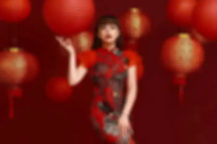 Celine Evangelista Tampil Anggun Pakai Gaun Cheongsam di Pemotretan Imlek 2021, Netizen Minta Pertahankan Rumah Tangganya