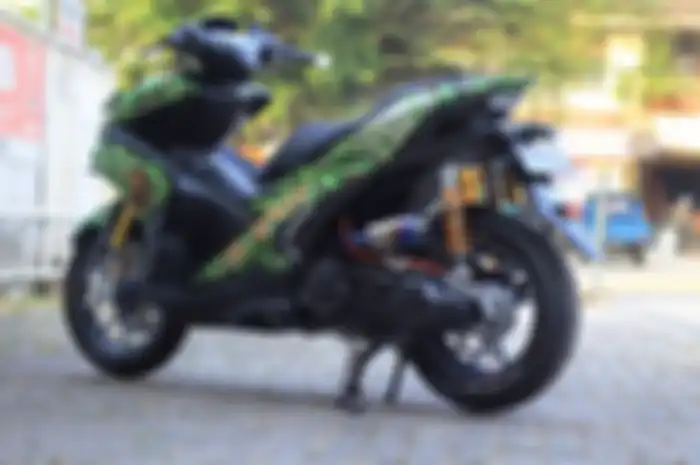 Suspensi depan dan belakang Yamaha Aerox ini telah diganti