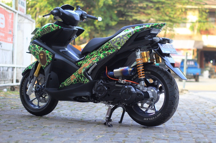 Suspensi depan dan belakang Yamaha Aerox ini telah diganti