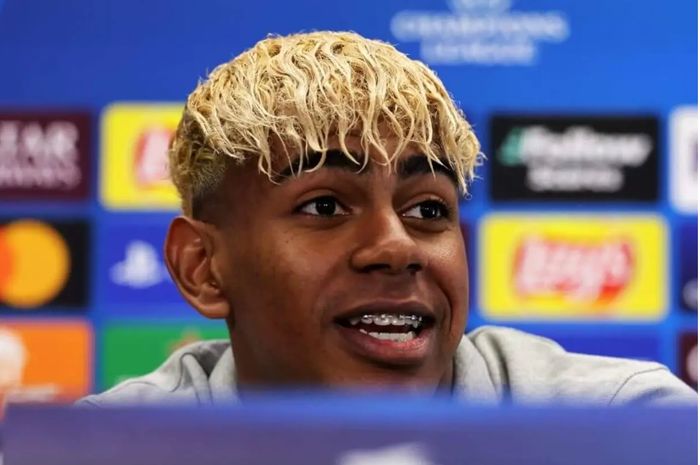 Lamine Yamal tampil dalam konferensi pers sehari sebelum Barcelona versus Inter Milan dalam leg pertama semifinal Liga Champions 2024-2025, Kamis (1/5/2025) dini hari WIB.
