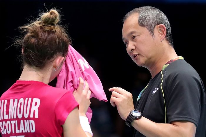 Wong Tat Meng (kanan) saat masih melatih tunggal putri Skotlandia Kisrty Gilmour.