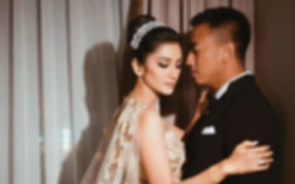 Fanny Ghassani dan suaminya