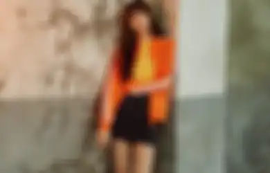 Contek Style Tomboy ala Lisa BLACKPINK dengan 8 Outfit Berikut Ini