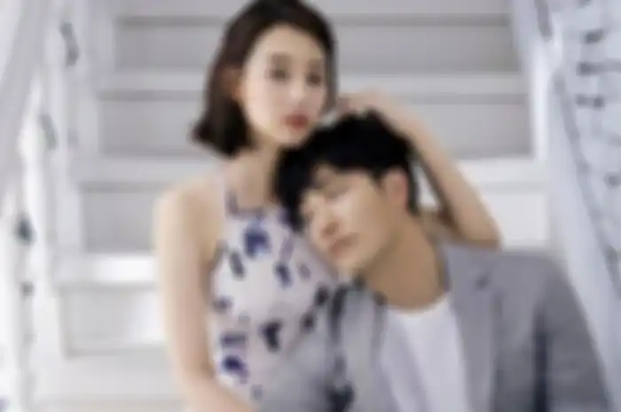 Kim Ji Won halter floral dress