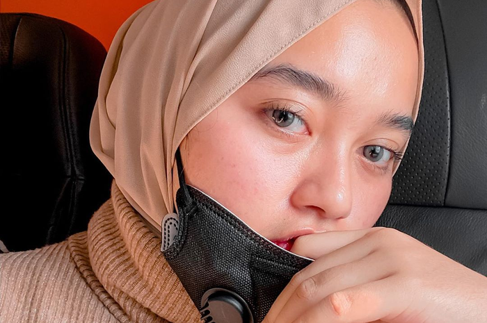 Anggap Remeh Virus Corona, Ucapan YouTuber Indira Kalistha yang Mengaku Hanya Pakai Masker saat Ditegur Tuai Kecaman Netizen: Ngomong Kaya Gini Gak Ada Akhlaknya!